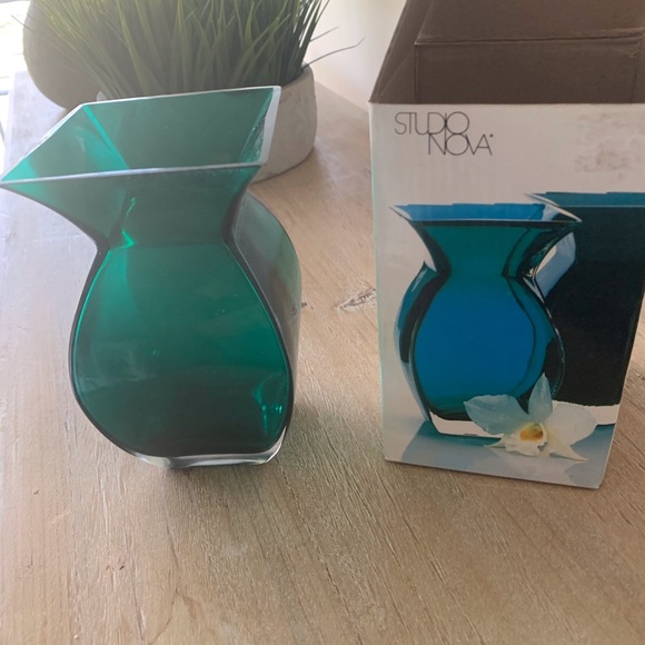 Mikasa Studio Nova Mirage Sculpted Vase - Picture 10 of 12